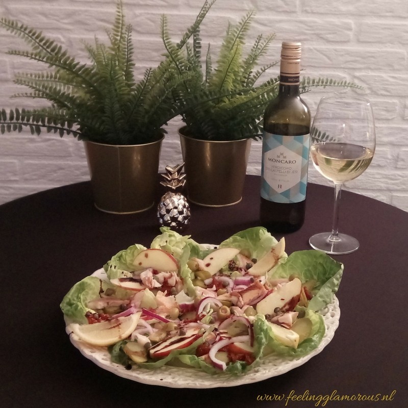 Gerookte Forelfilet salade op een bedje van romanesco, chic en elegant.